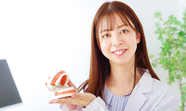 より自然な見た目の入れ歯をご希望の方へ